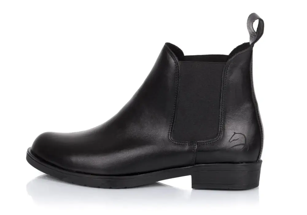 Idealne buty jeździeckie damskie? Przewodnik po wyborze i pielęgnacji.